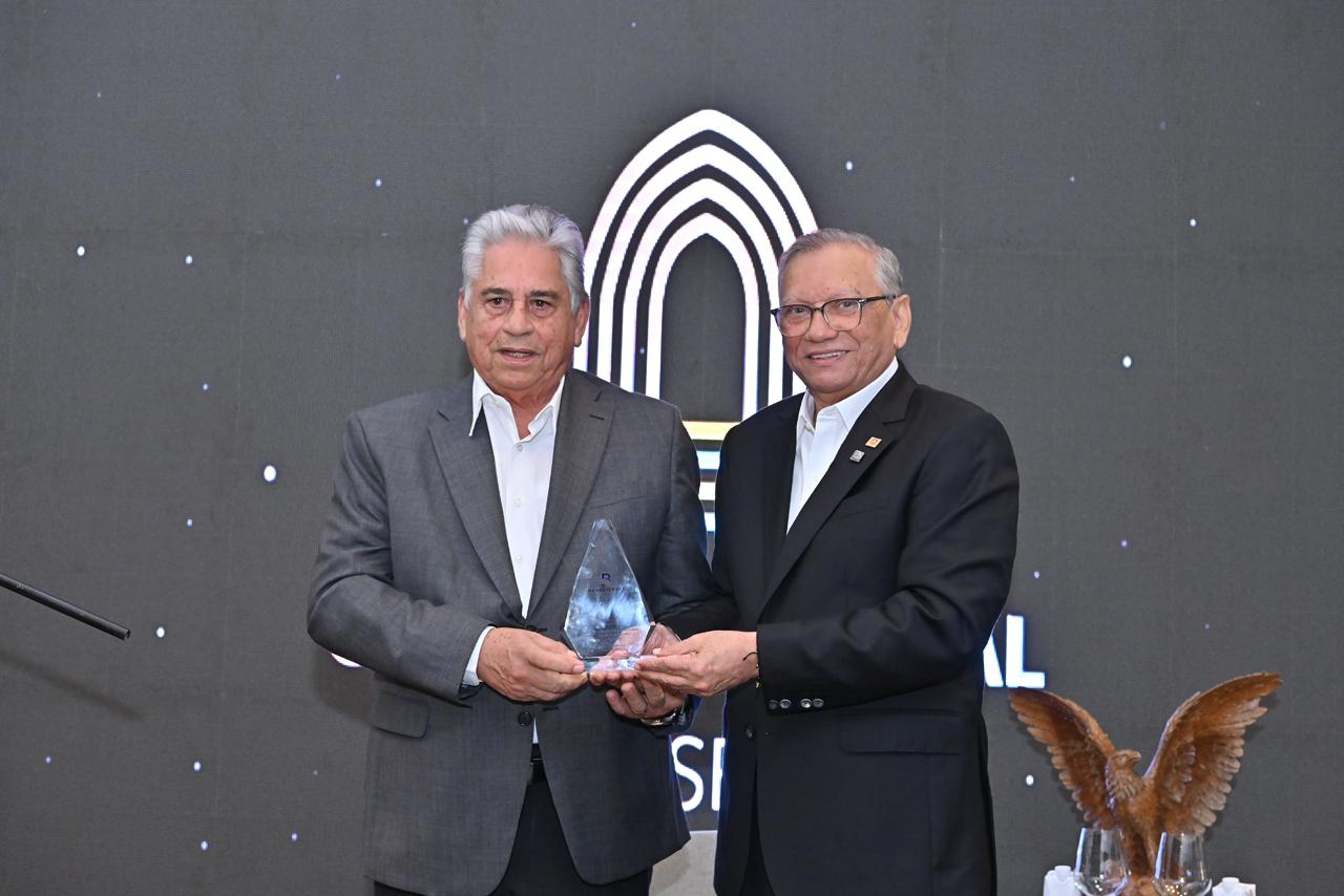 Banreservas reconoce a Winston “Chilote”  Llenas en homenaje a los 93 años de las Águilas Cibaeñas