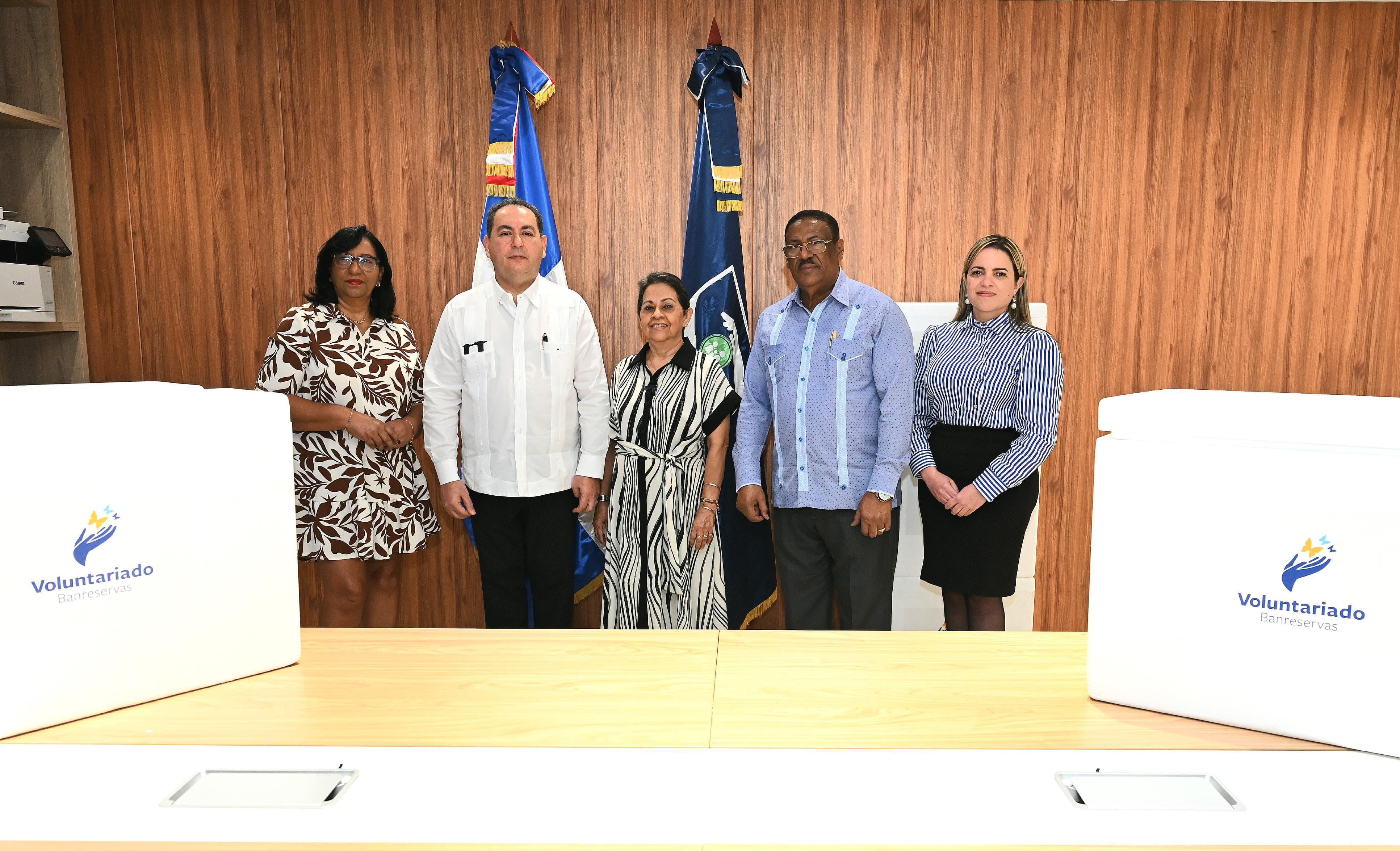 Voluntariado Banreservas dona miles de vacunas contra la influenza al Servicio Nacional de Salud