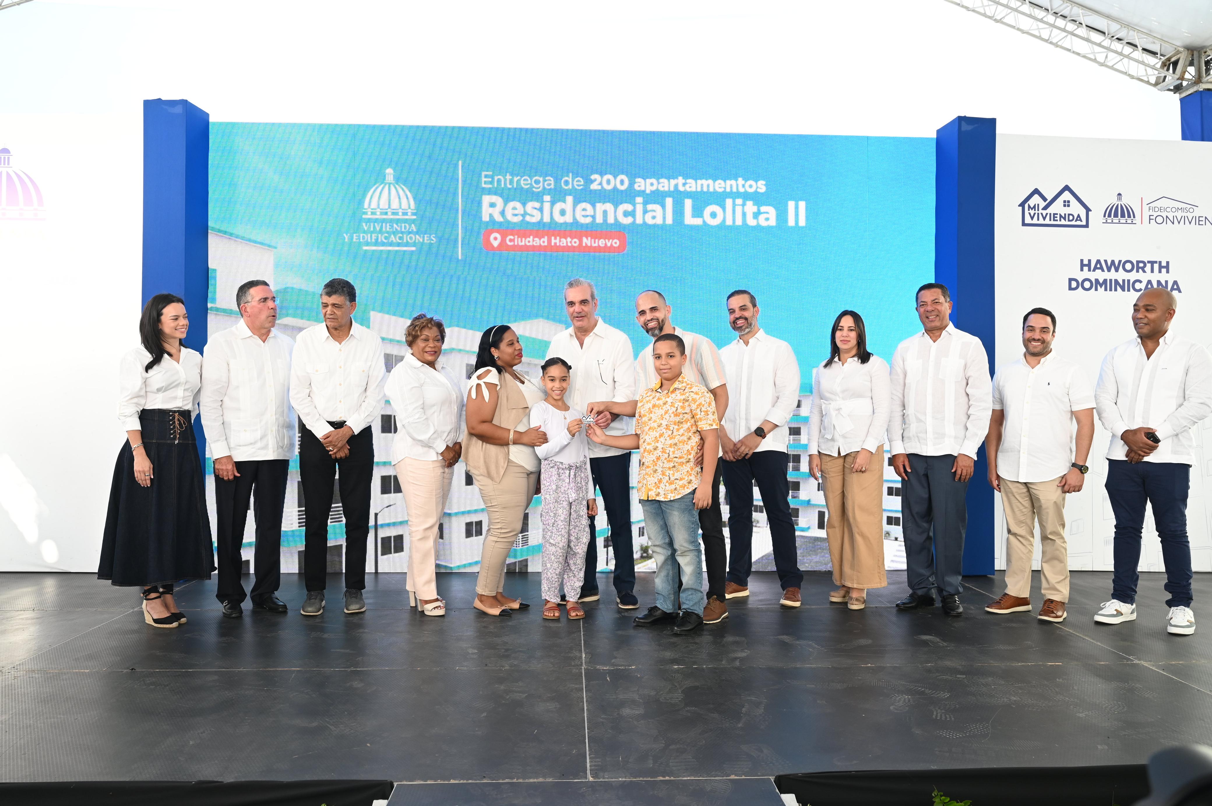 Presidente Abinader entrega 200 apartamentos en SDO financiados por Banreservas