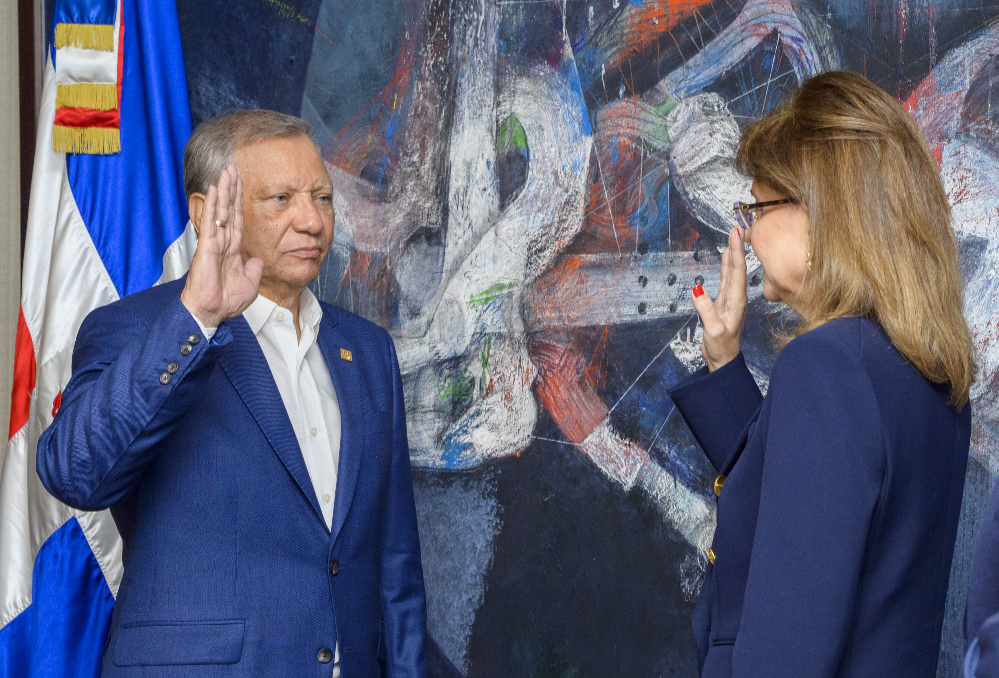 Vicepresidenta juramenta a Leonardo Aguilera como presidente ejecutivo de Banreservas