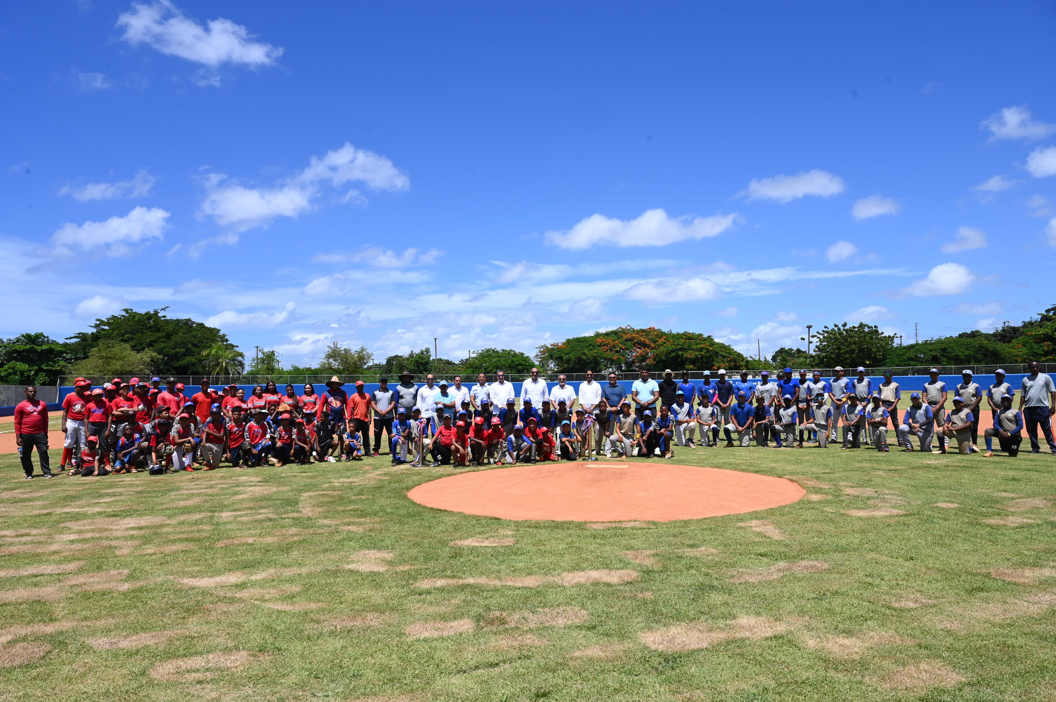 Juega RD Banreservas construye Play de Beisbol Felipe Rojas Alou en el V Centenario