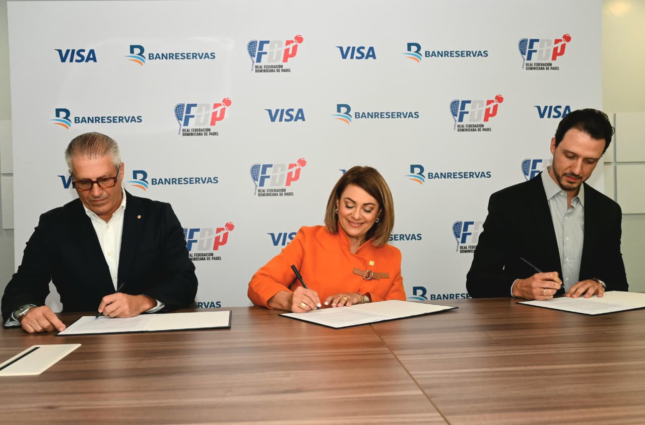 Real Federación Dominicana de Pádel  firma acuerdo con Visa y Banreservas