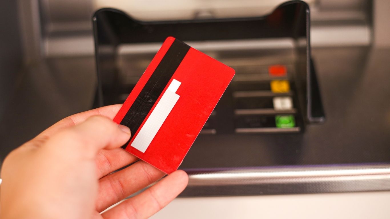 Fraude con tarjetas clonadas en cajeros automaticos
