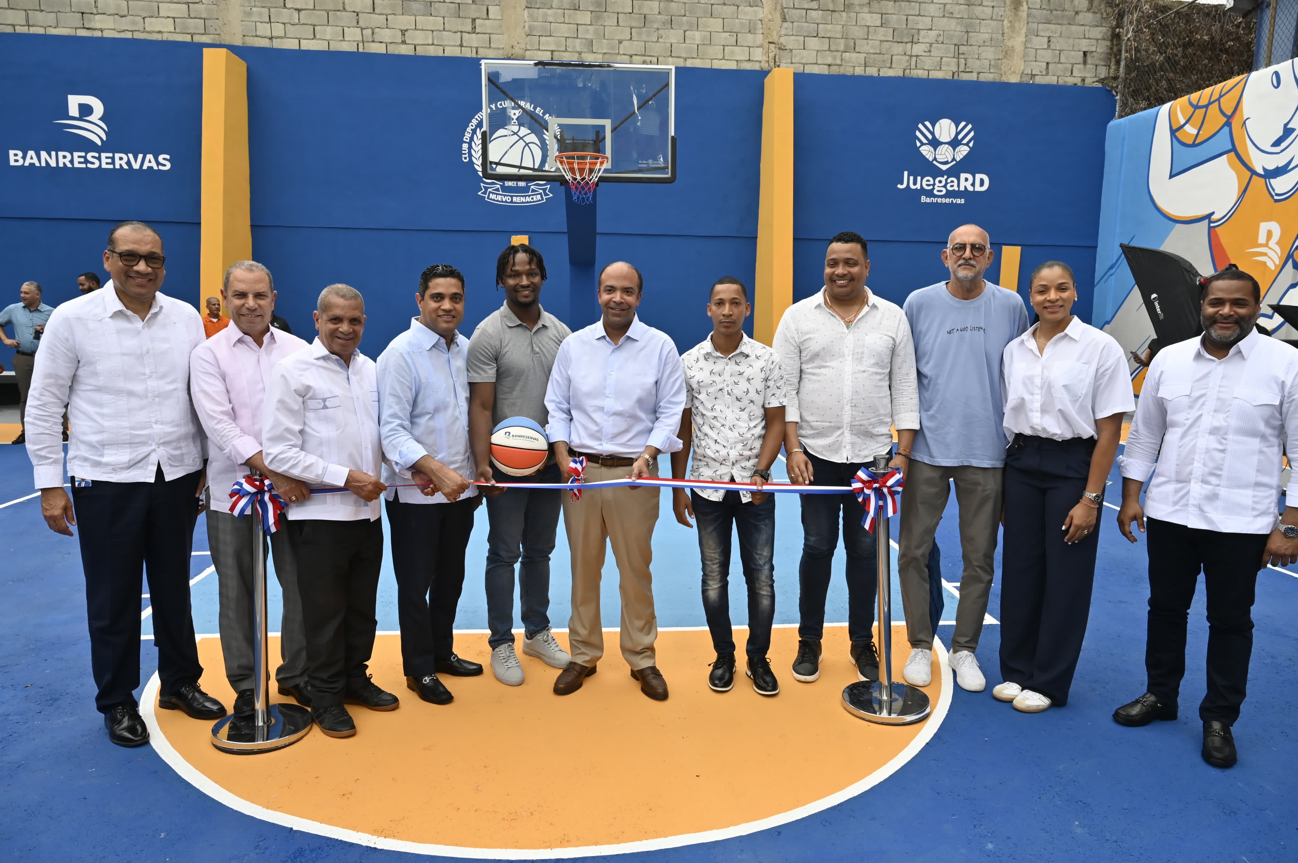 Juega RD Banreservas remoza cancha de El Manguito
