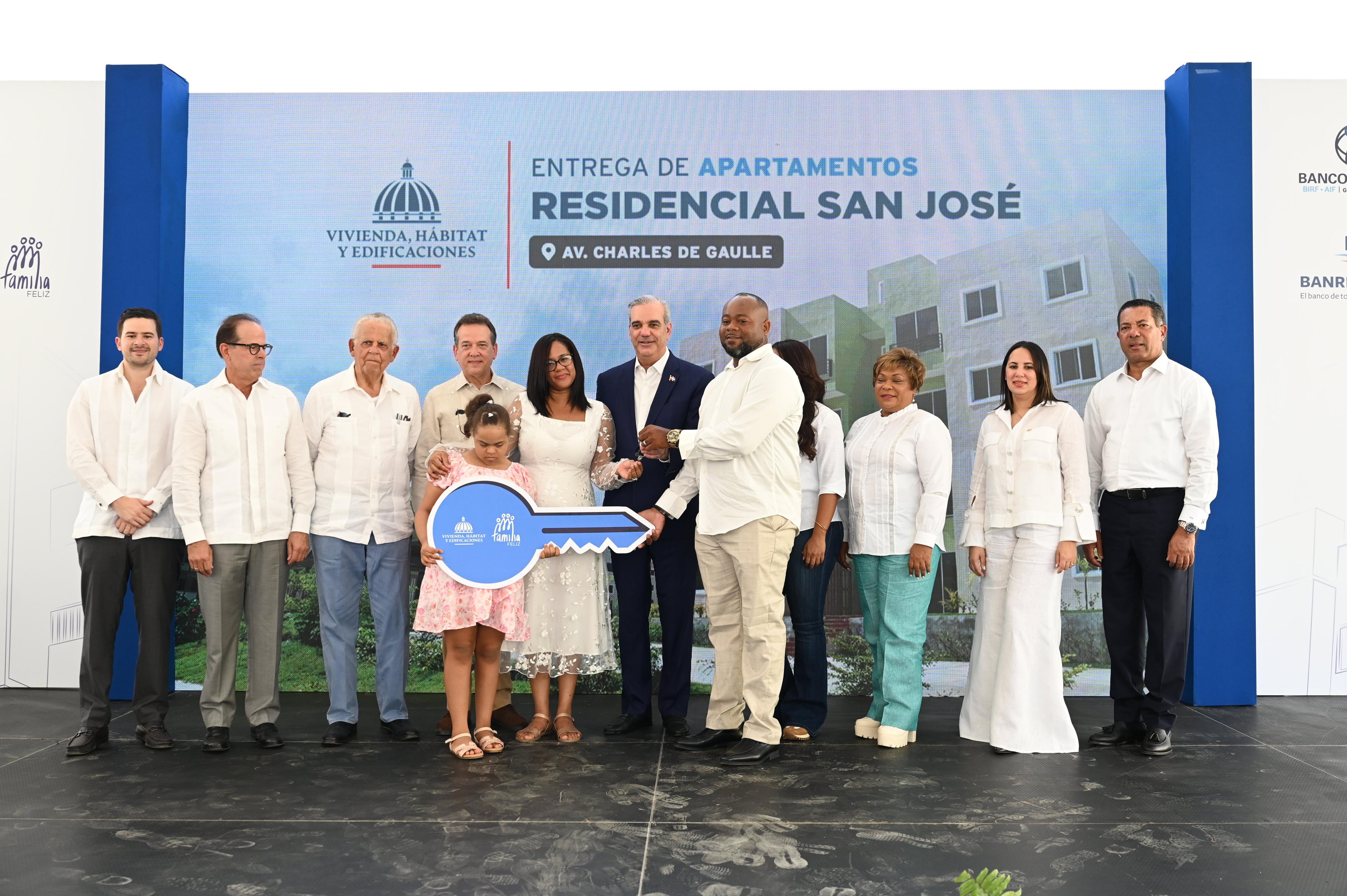 Banreservas financia 700 apartamentos del residencial San Jose entregados por el presidente Abinader